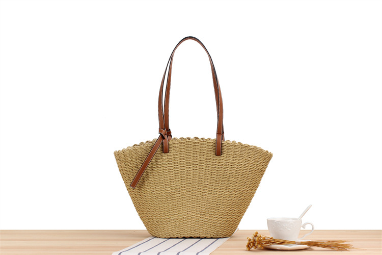 2022 New Fashion Casual Large Capacity Single Shoulder Straw Woven Bag display picture 1