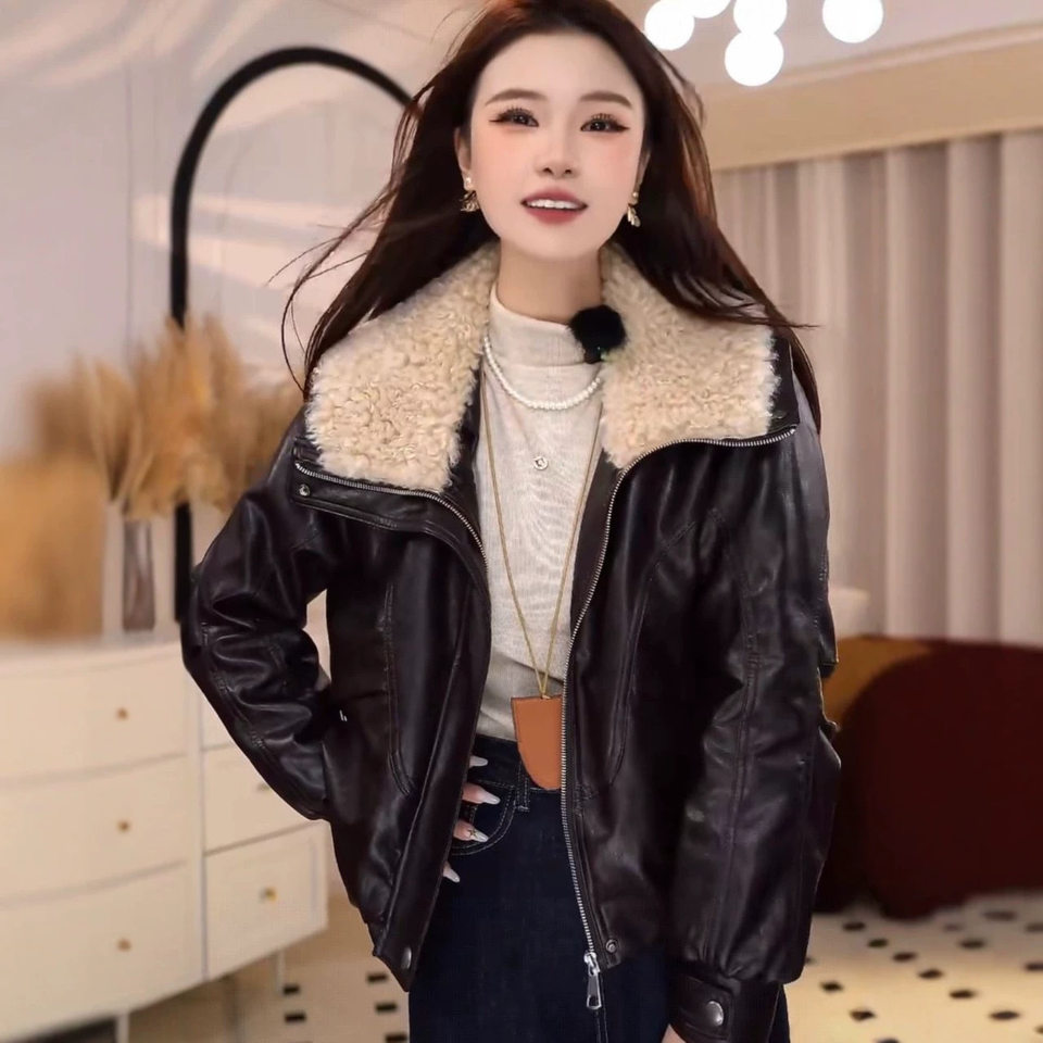 Áo khoác da PU dáng ngắn cổ áo lông, lót nỉ giữ ấm — màu cà phê, đen