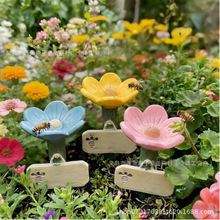 ����վ�����۷䝲ˮFlower-Shaped Ceramic Bee Watering Station