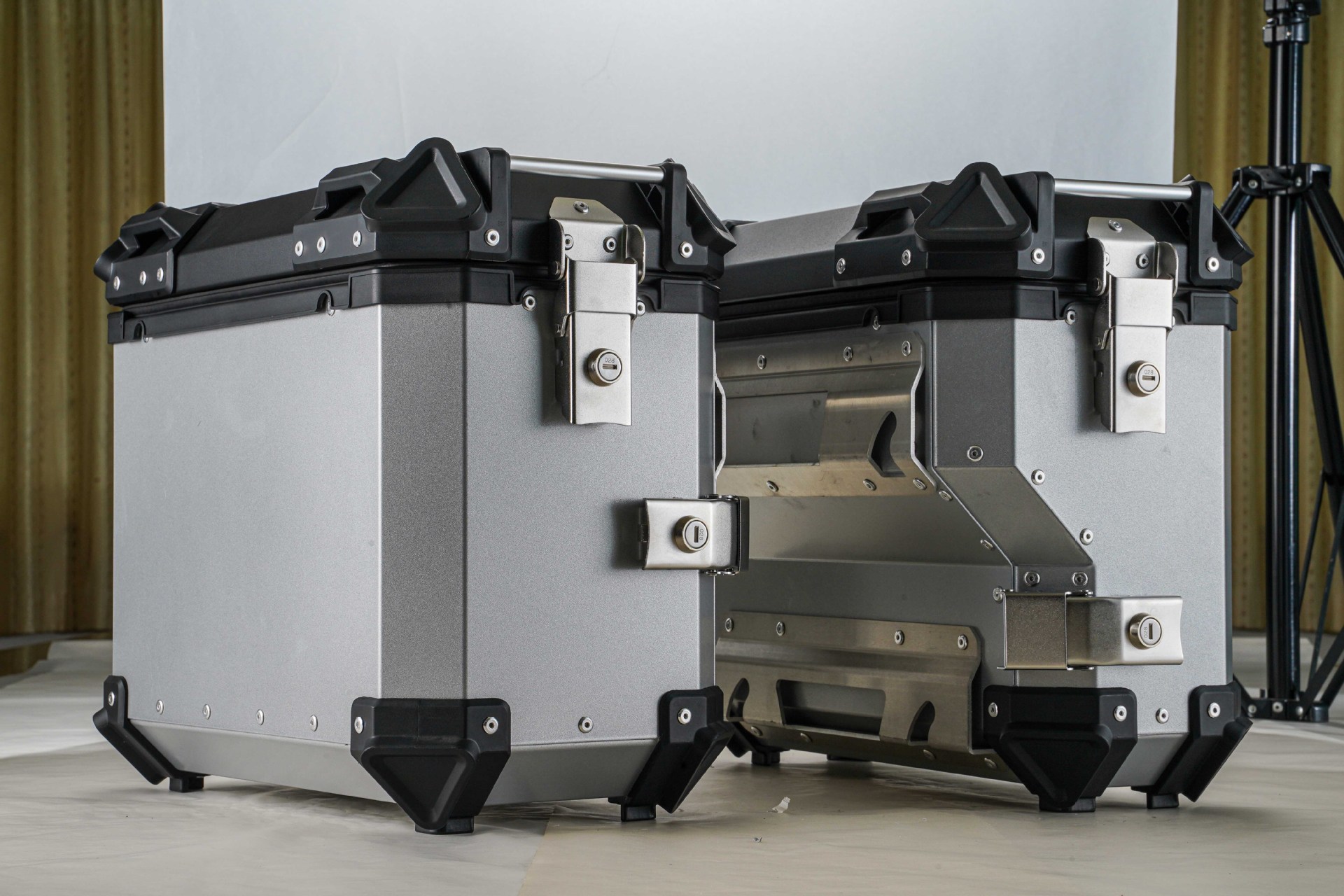 Hot-Selling 28L35L Large-Capacity Corner-Protected Aluminum Alloy Side Box, Universal Waterproof and Anti-Collision Travel Motorcycle Tail Box