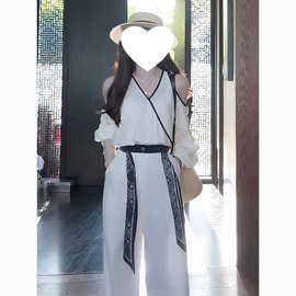 老钱风御姐套装女长袖露肩上衣轻熟小众不撞款套装新款显瘦直筒裤