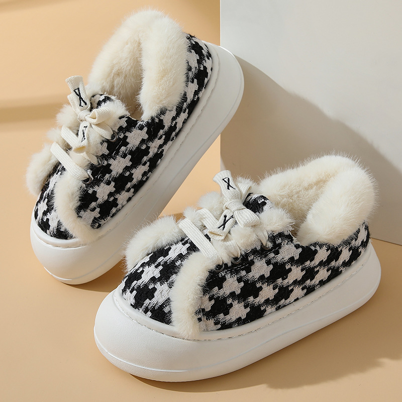 Botas de nieve de nuevo estilo, tacón de bolso de estilo coreano para mujeres en interiores y exteriores, además de suela gruesa de terciopelo, zapatos de algodón peludos antideslizantes y cálidos par