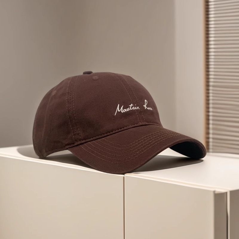 Sombrero de béisbol de estilo japonés original minimalista para hombres y mujeres ociosos con una cabeza grande para mostrar la cara con una gorra de lengua de pato protectora contra el sol.