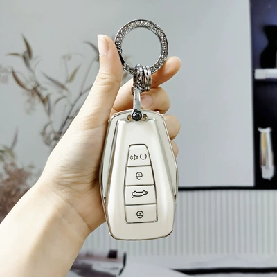 case Bo Yue X Xingrui – Car key bag - geely-d-smart-4-key-milk-white-single-set-silver-diamond-buckle
