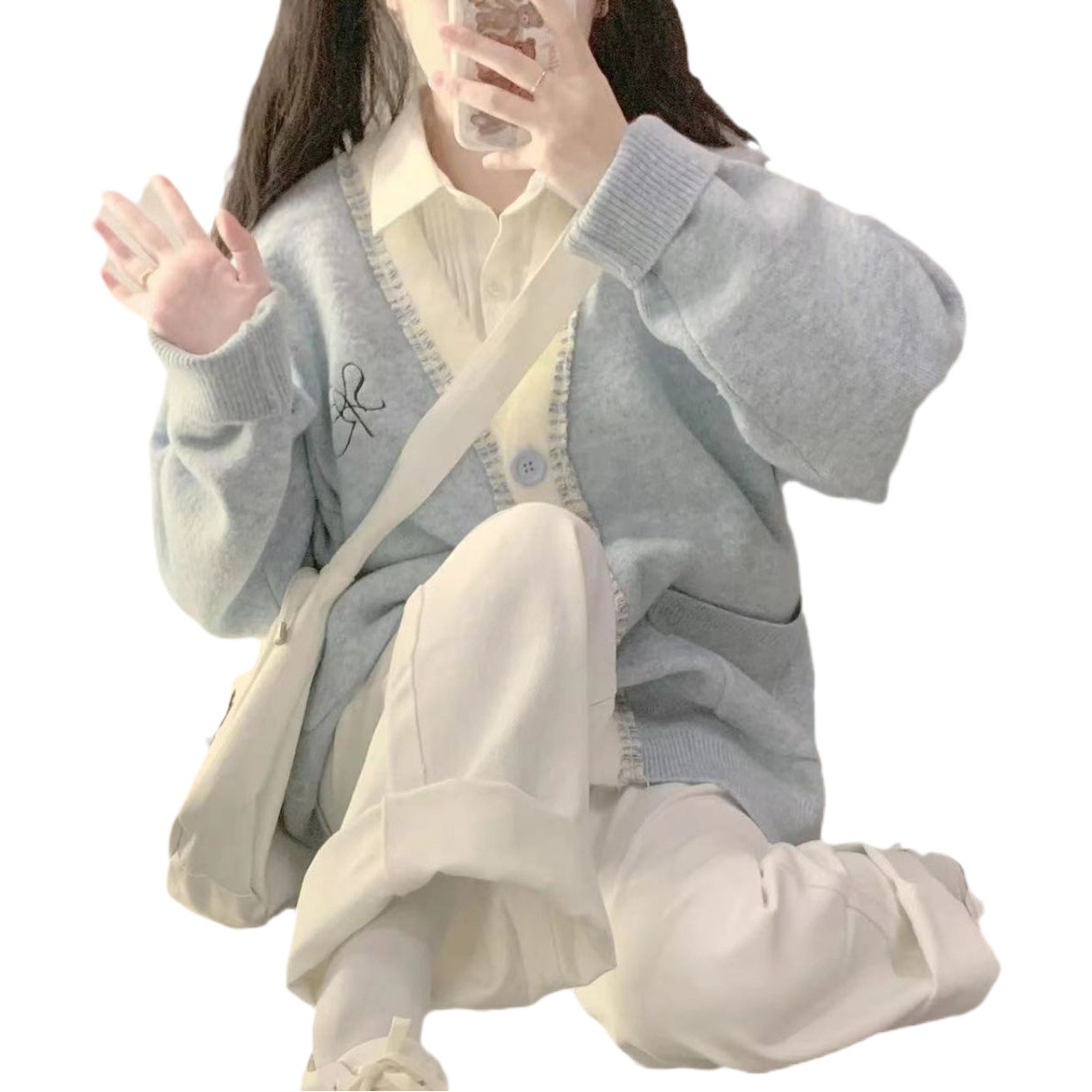 2023 nuevo otoño azul con cuello en V Chanel estilo de punto cardigan mujeres primavera y otoño estilo perezoso suéter suelto abrigo