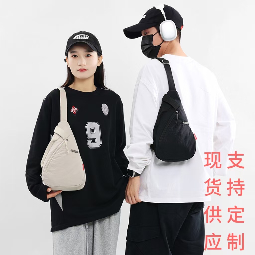 2025日系潮运动胸包斜挎女包跨境韩版百搭休闲手机腰包简约情侣包