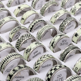 戒指;手镯;耳钉