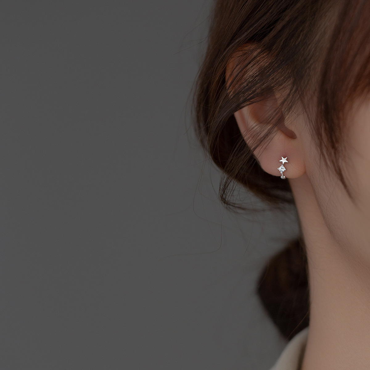 Eloch s925 plata mujer coreana personalidad simple y compacta un solo diamante brillante estrella joyas de orejas G9045
