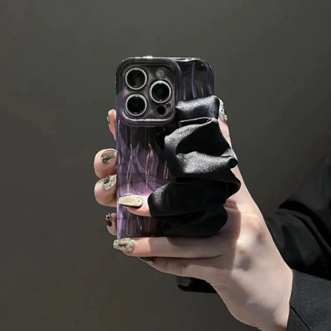 Disparando gradiente negro Apple 16promax Sensación avanzada Sensación tridimensional Raya IP15/14 Funda para teléfono ip15p