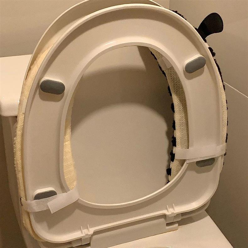 Toilet seat cushion, suitable for all seasons, winter toilet seat adhesive, autumn and winter thickened plush cushion undefined