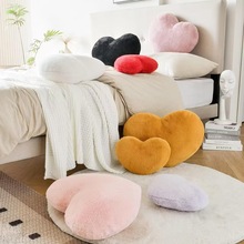 卡通爱心抱枕手午休学生睡枕情人节礼物办公室暖手午睡