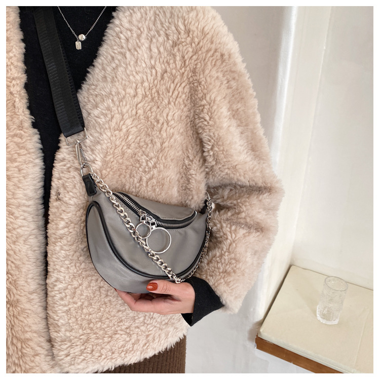 Women's Small Oxford Cloth Solid Color Streetwear Dumpling Shape Zipper Crossbody Bag display picture 1