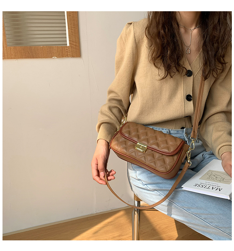 Classic Style Diamond Embroidery Thread Small Bag 2021 New Autumn And Winter Women's Bags Ins Messenger Bag Shoulder Underarm Small Square Bag display picture 11