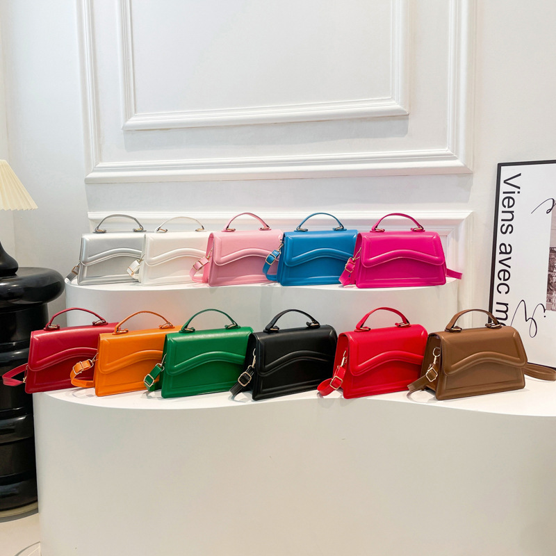 Bolsa cuadrada para mujeres 2024 invierno nueva moda bolso de hombro de color caramelo bolso de moda bolso de mano de moda simple bolso inclinado