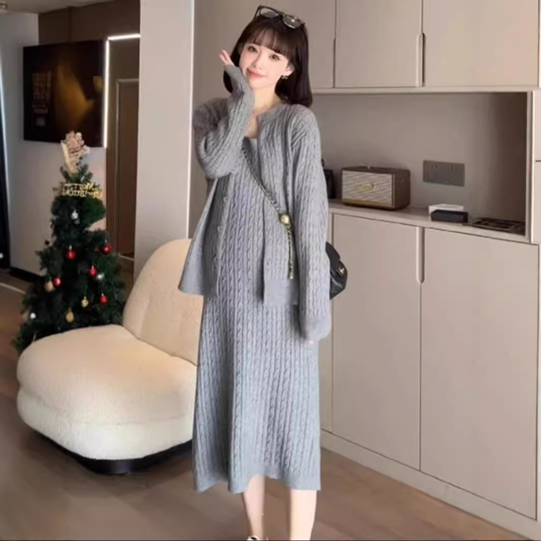 マタニティウェア2025秋冬スリムフィットクラシック刺繍入りツイストデザインミドル丈ワンピース2点セット赤とグレー