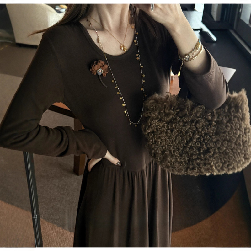 Mx Heating Lock Temperature Velvet V-Shaped Waist Slimming Look Bottoming Knitted Dress Women's Autumn and Winter Elastic Slim Long Skirt