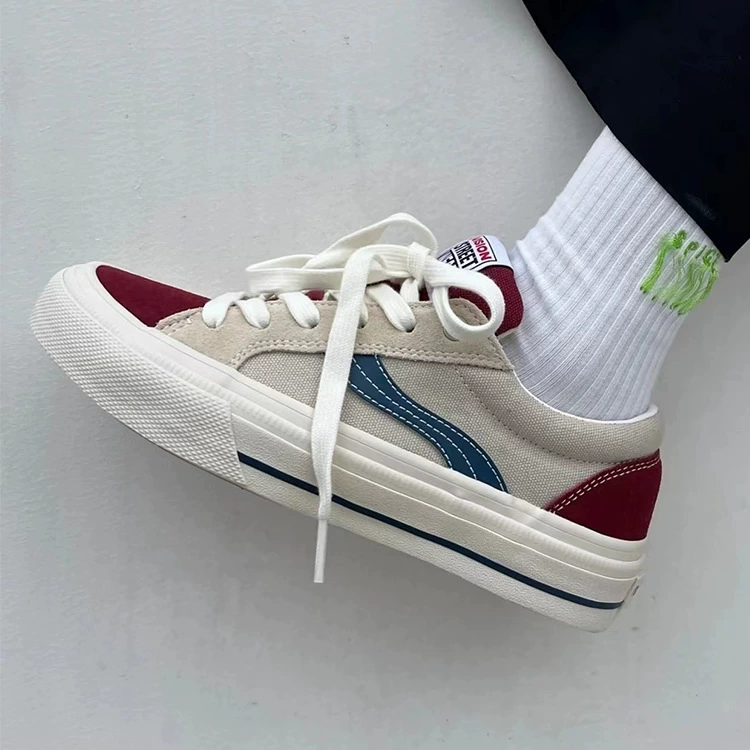 Classic low sneakers for men and women, sports shoes
