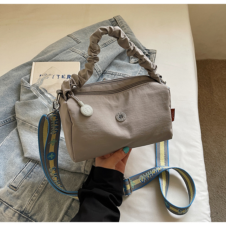 Bolso de tela de nylon de moda para mujeres 2026 nuevo estilo coreano bolso pequeño de tendencia nicho de diseño plegable bolso de mano image 9