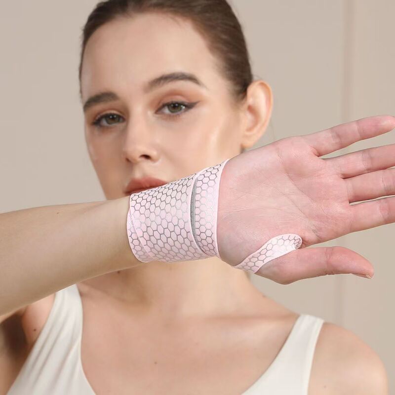 腕の腕をかばって腱の鞘を捻挫して女性のフィットネス運動の男性をかばってバドミントンの疲労の関節の専用の疲労を固定します。|undefined