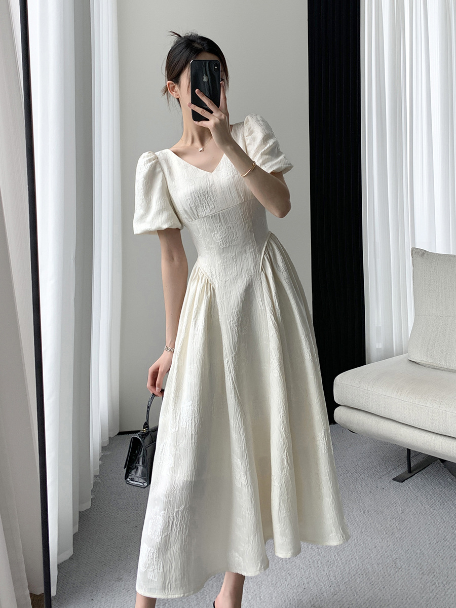 潮INS女神白いワンピース女性夏新Vネック泡袖フランスレトロ痩せジャ  