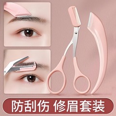 眉毛の毛を修理します。眉毛の櫛を持っています。