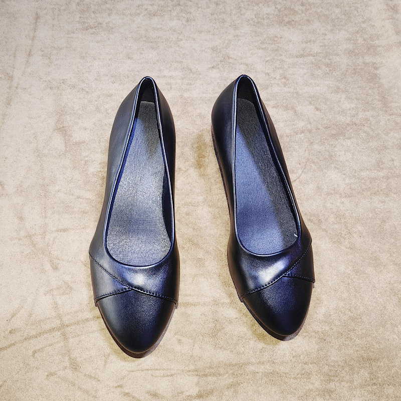Zapatos de cuero suave, zapatos de cuero suave, zapatos de talón medio, primavera 2026, nuevos zapatos de cuero pequeños, zapatos cómodos antideslizantes para mujeres de mediana edad