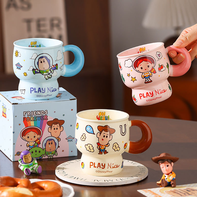 Toy Story co-branding tazas de cerámica para niños tazas de agua para parejas regalo de cumpleaños tazas de café para el desayuno para el hogar