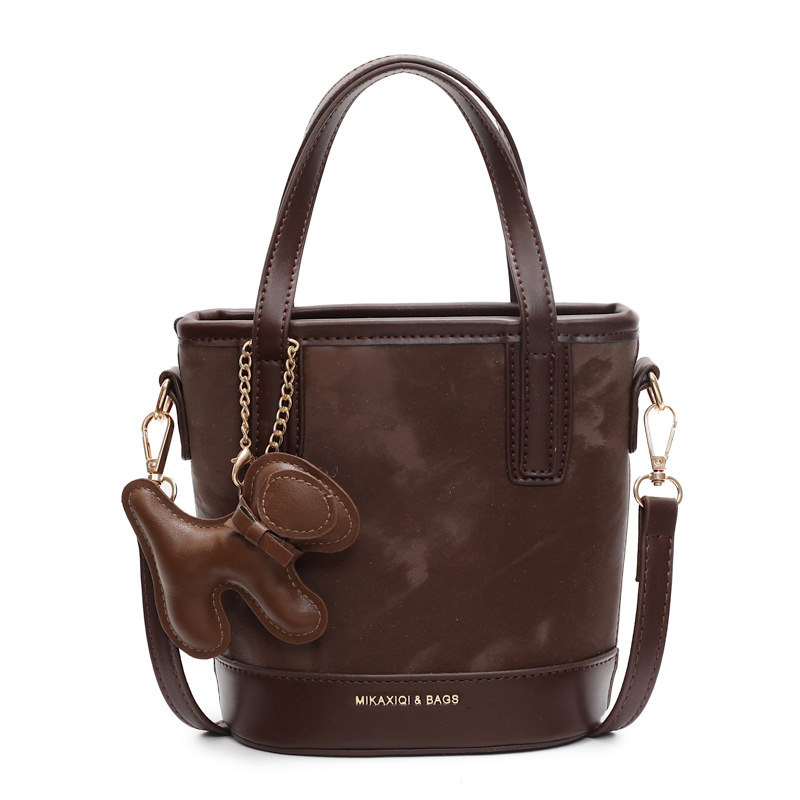 Este año, la popular bolso de mano super caliente para mujeres 2025 nuevo bolso de cubo retro versátil de alto nivel sensación de hombro mochila