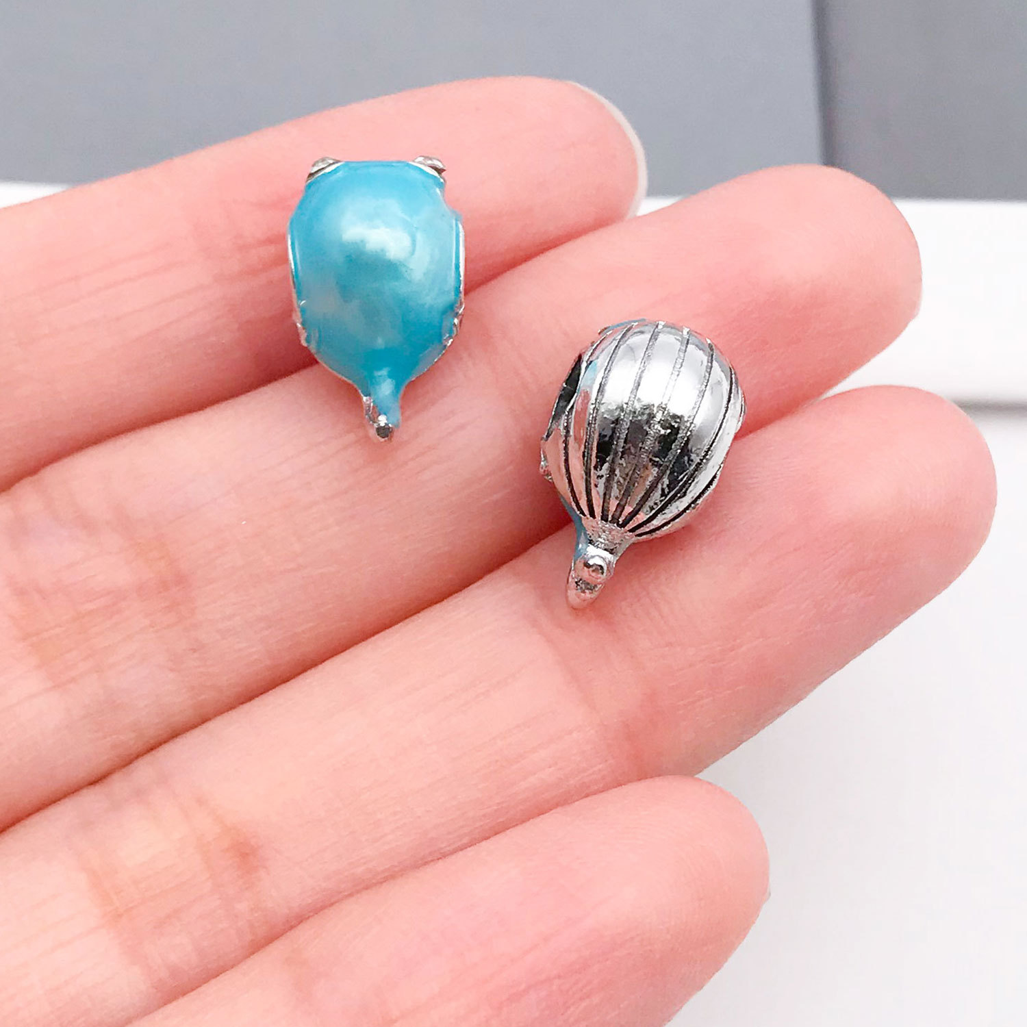 19828-YC-蓝色锌合金点砖河豚鱼大孔珠14x9孔5mm