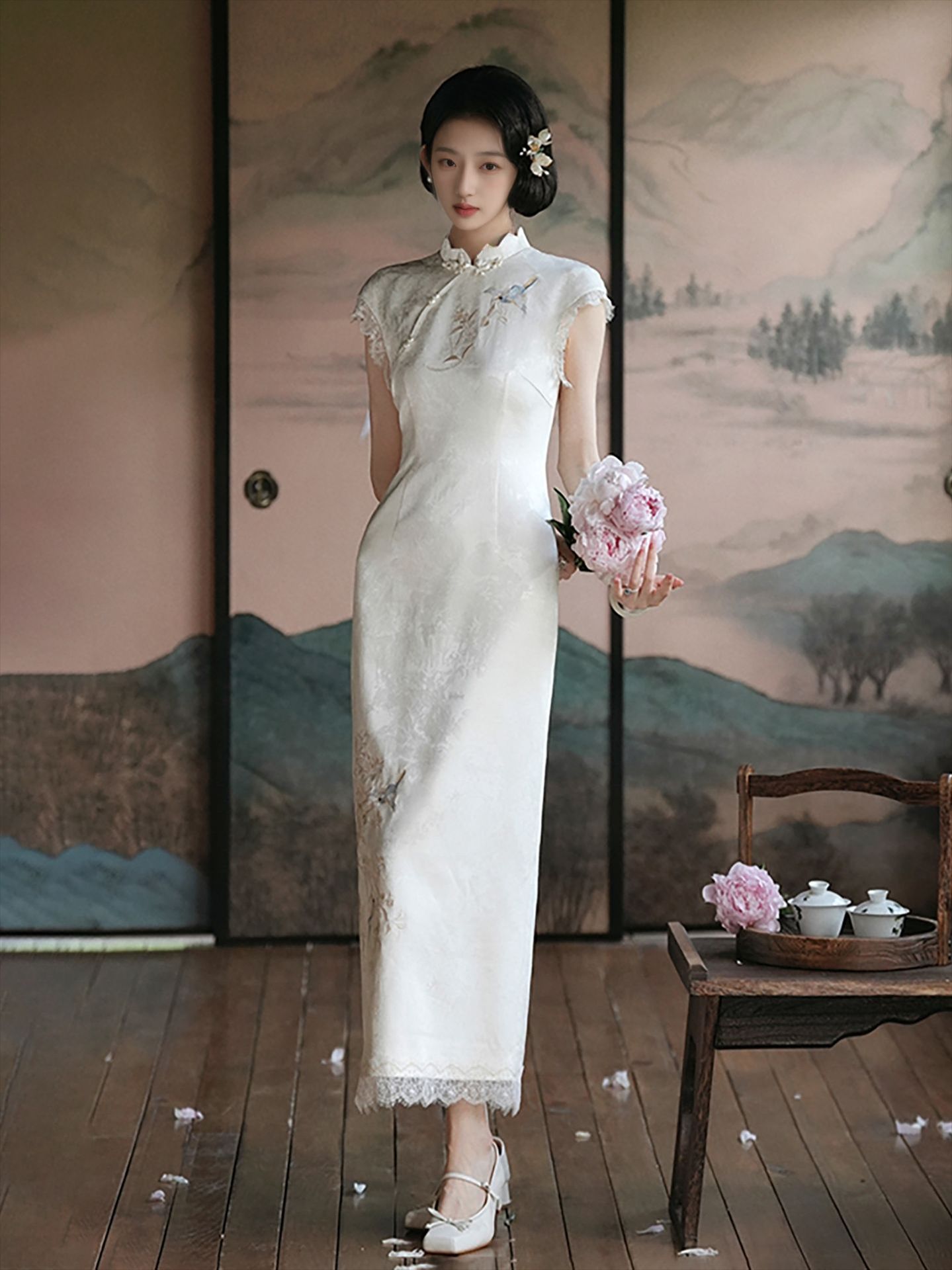 Váy sườn xám thêu cải tiến cao cấp cổ đứng tay bồng phong cách dân tộc mùa hè — Màu trắng, Màu mơ