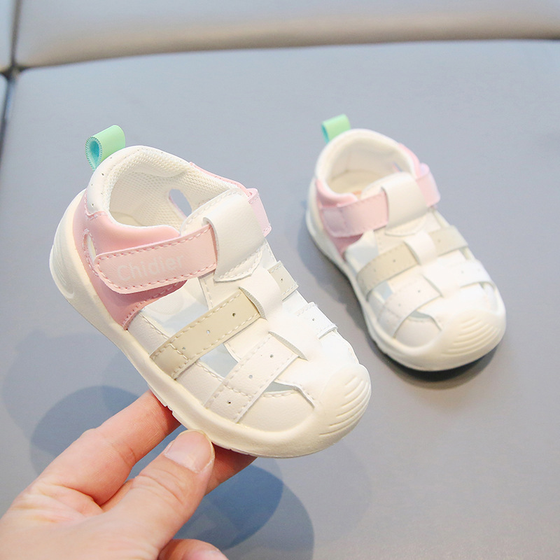 Sandalias de Baotou tejidas para niños 2024 nuevas sandalias de niña antideslizantes de fondo suave para niños de verano