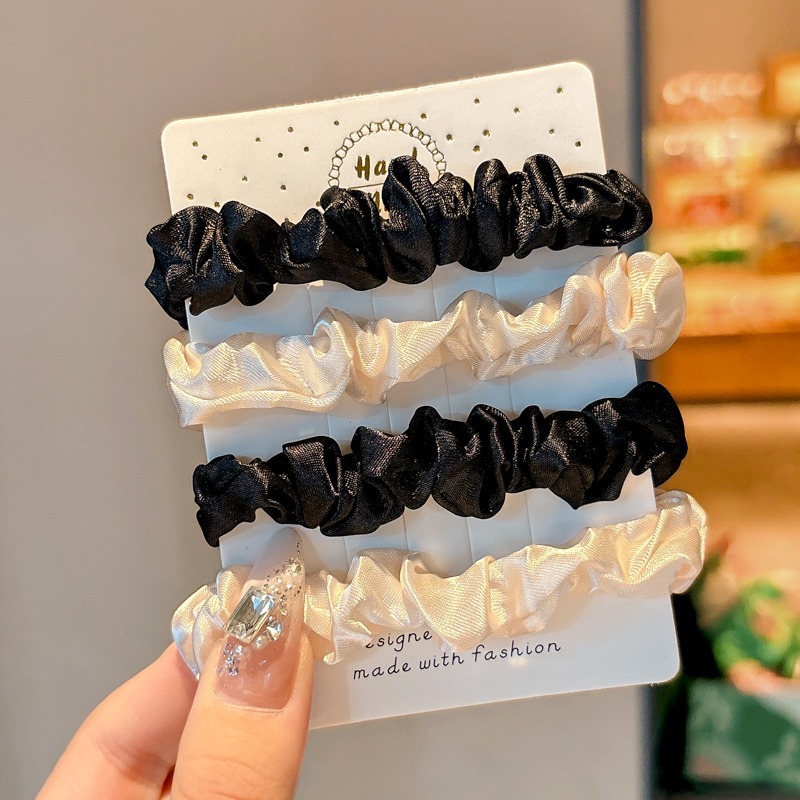 3 ¿ dos blancos lechosos y dos negros.