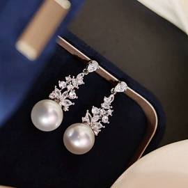 项链;耳钉;手链