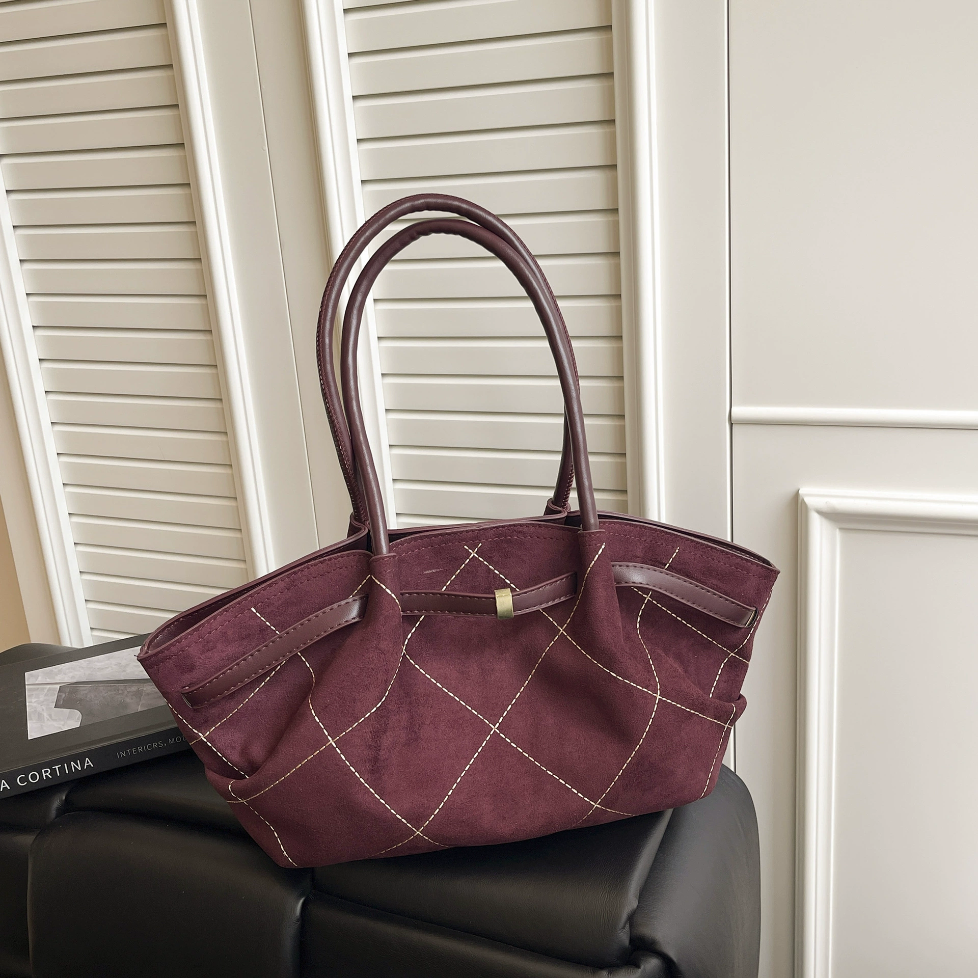 One-shoulder bag Chanel-style, diamond-quilted suede-look, compact 0.3 kg