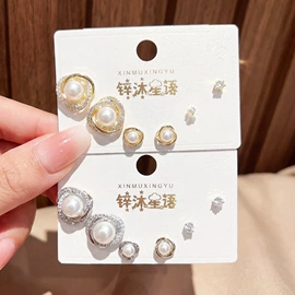 耳钉;耳环;耳坠