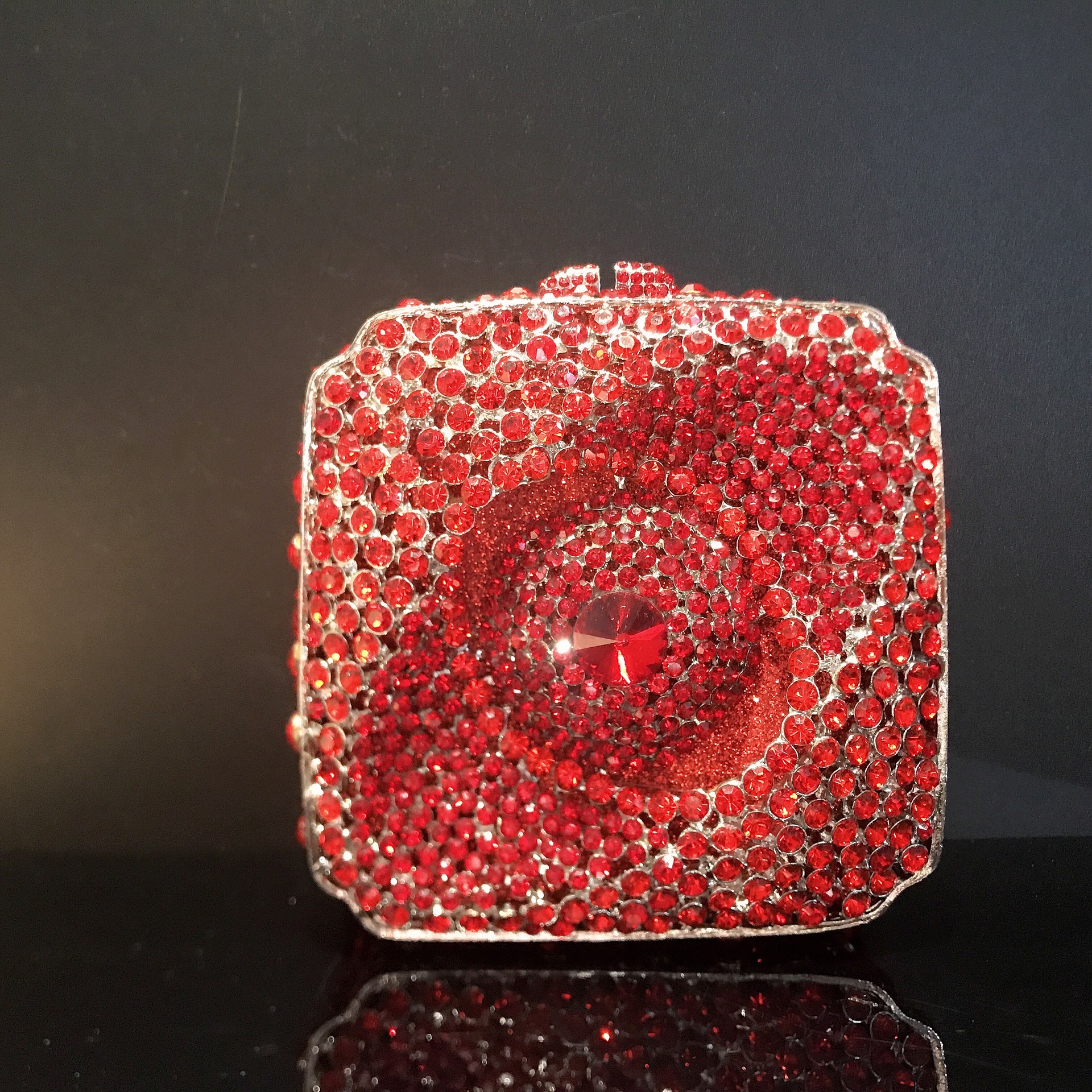 Hardware rojo / plateado