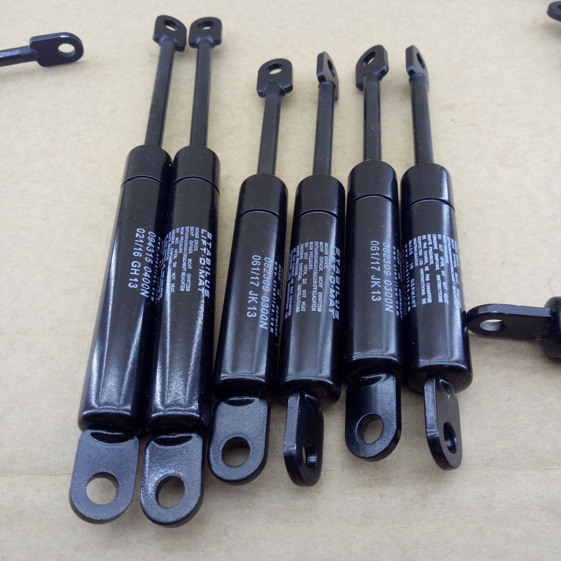 STABILUS ͨ�������� 192929 �غ�100N ��װ�ߴ�106.5�г�20