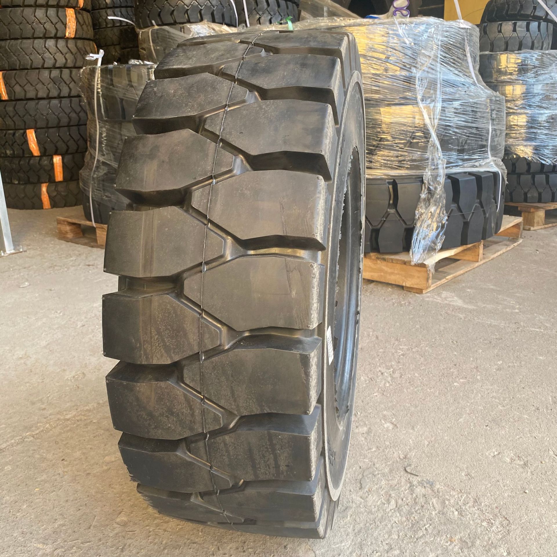 厂家批发 300-15  3.00-15实心叉车轮胎全新正品三包 可配钢圈