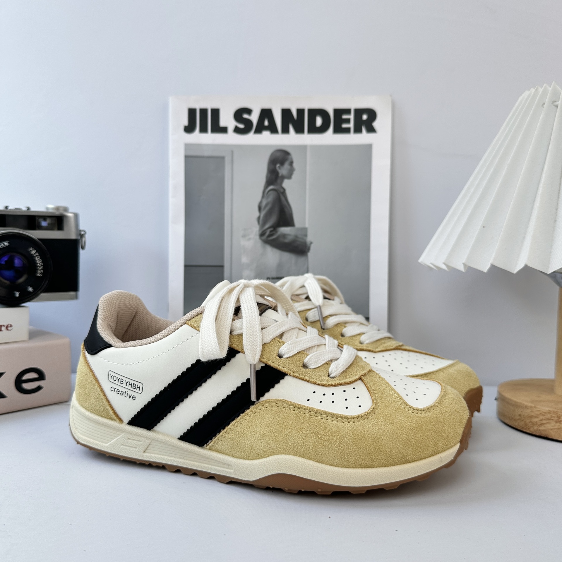 Zapatos deportivos y casuales de ondas distantes para niños y niñas en otoño de 2025 nuevos tipos de explosión, todos los tipos de zapatos de skate de suela gruesa ligera para padres