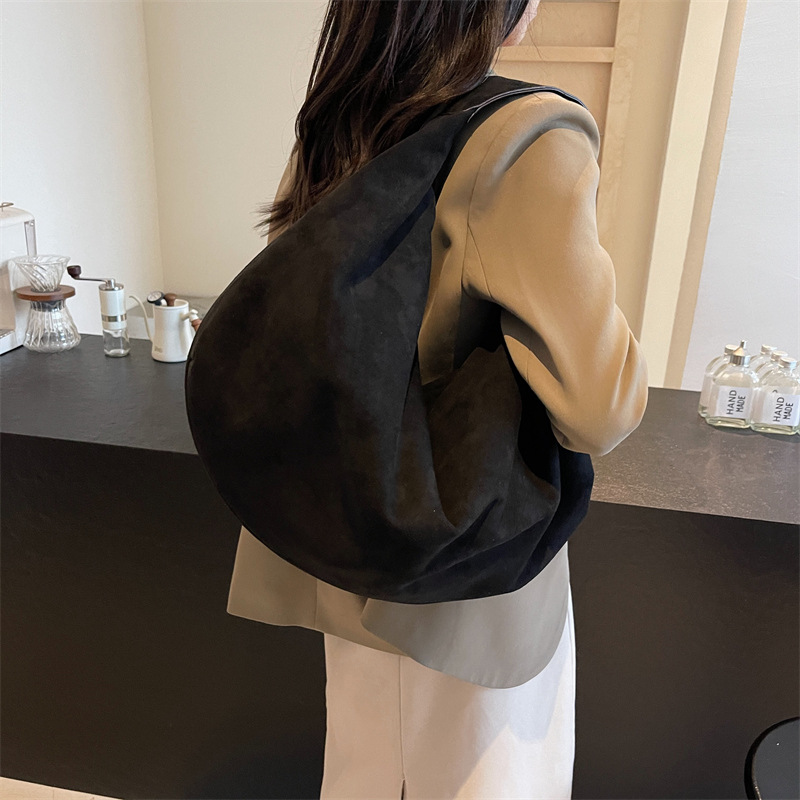 Explosiones transfronterizas retro mochila de seda retro 2025 nueva bolsa de hombro de gran capacidad de superficie suave casual