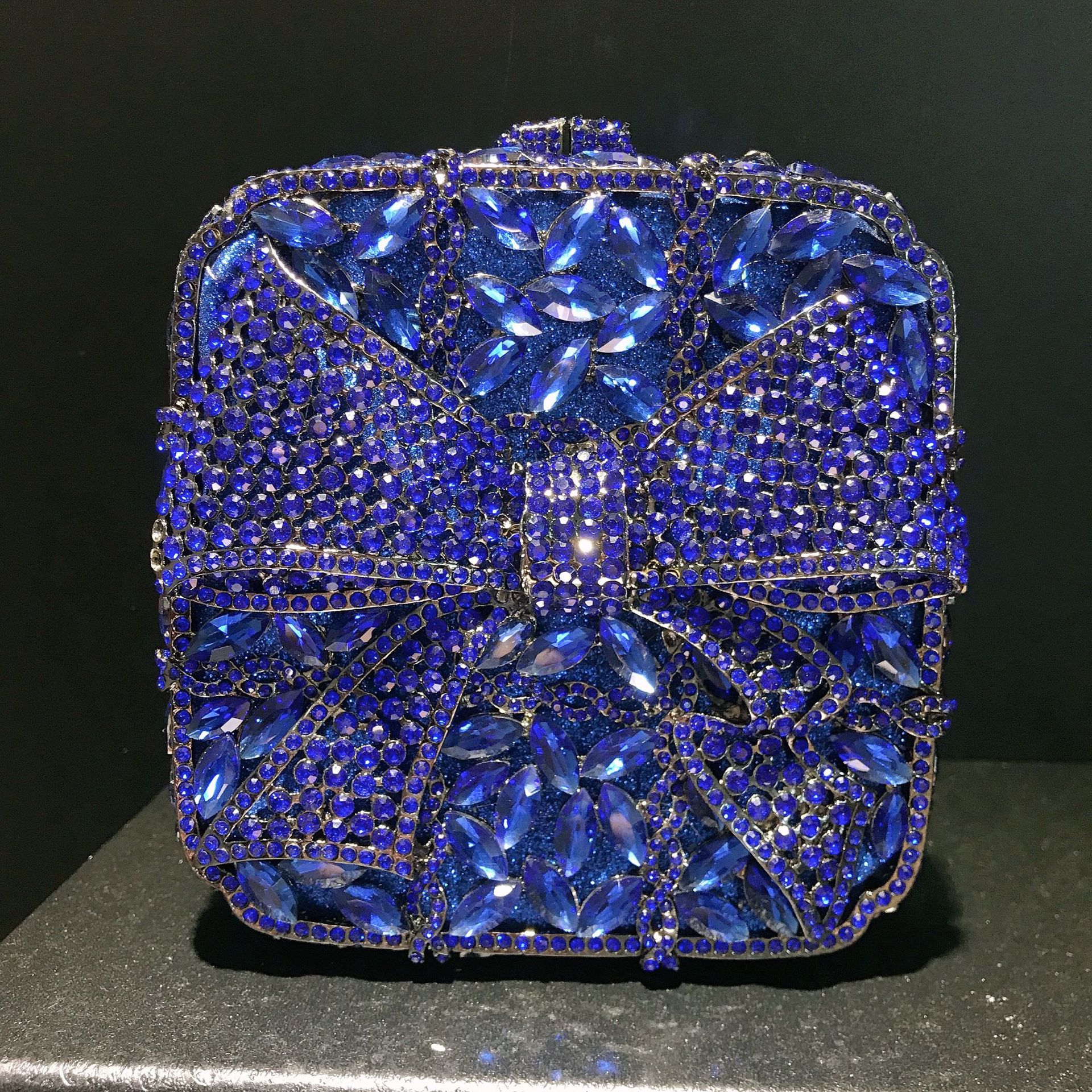 Azul oscuro