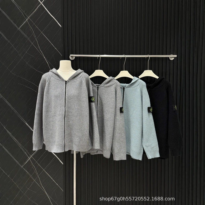 26 Early autumn new collection: hooded zip-up cardigan with badge embellishments 26 Early autumn new collection: hooded zip-up cardigan with badge embellishments