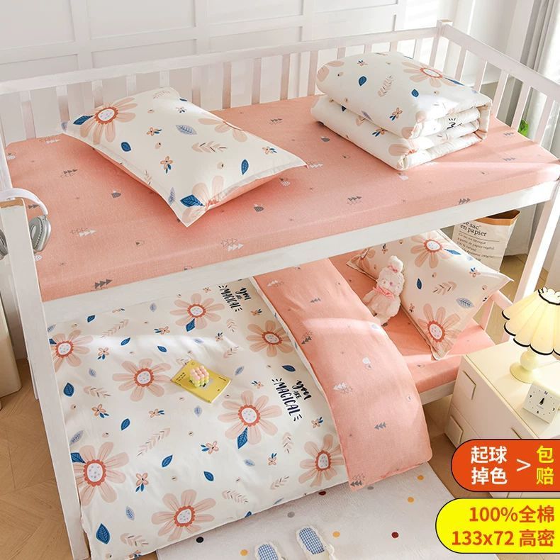 Juego de cama de dormitorio de estudiantes universitarios de tres piezas, sábanas de algodón de algodón, edredón, un juego completo de ropa de cama de seis piezas