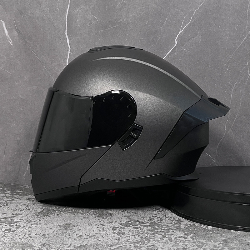 Casco LVS para hombres y mujeres cubierta completa casco de exposición de doble lente personalidad Bluetooth verano medio casco Four Seasons carreras de coches eléctricos