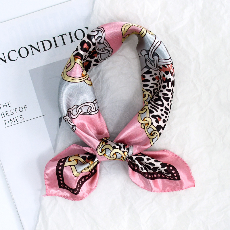 50 Satin Chain Pañuelo cuadrado estampado Color Sense de alta gama Moda de todo fósforo azafata profesional Servicio al cliente Bufanda de decoración Bufanda de seda
