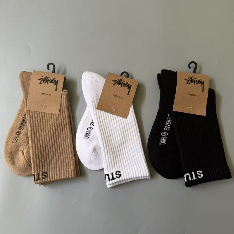Stussy Towel-Soled Sports Socks for Men and Women, Mid-High Tube with Embroidered Letters, Cotton, Sweat-Absorbent, Anti-Abrasion, Casual and Versatile