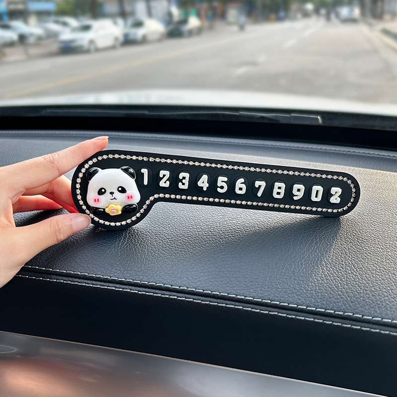 Espacio de estacionamiento temporal del automóvil, número de matrícula móvil, placa de estacionamiento, bricolaje, nueva chica linda creativa, teléfono móvil en el automóvil