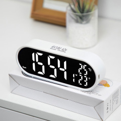 メーカーが直接販売して、現代のシンプルな電子時計は白黒の2色があり、照明は多機能電子目覚まし時計を選ぶことができる。