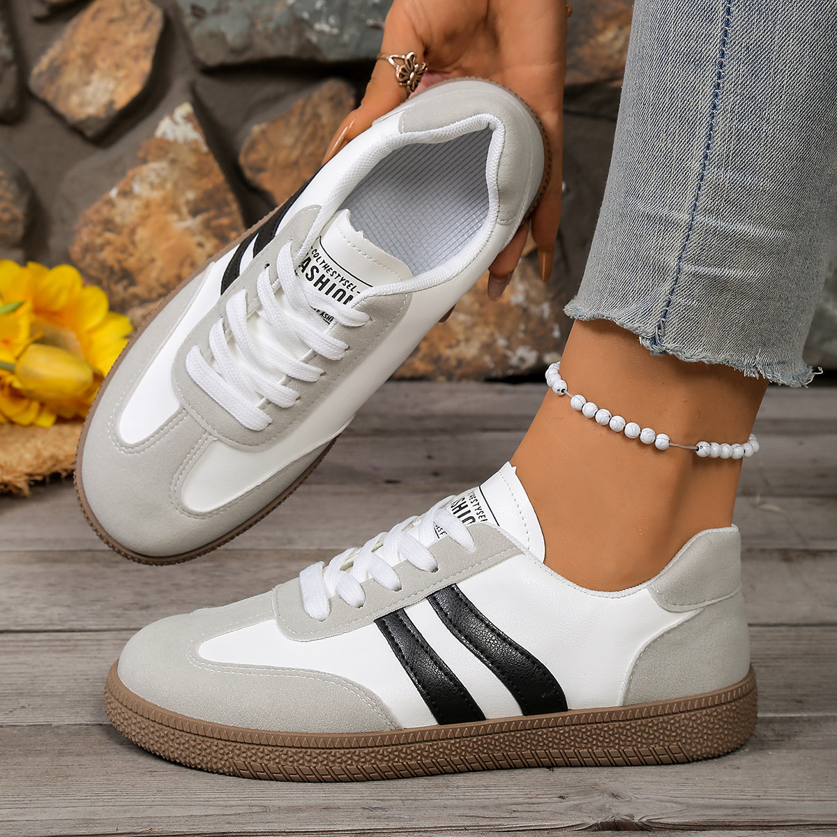 2026 primavera y verano nuevo comercio exterior de tamaño grande correa de cabeza redonda con base plana ocio versátil zapatos de skate ligeros zapatos de mujer al por mayor
