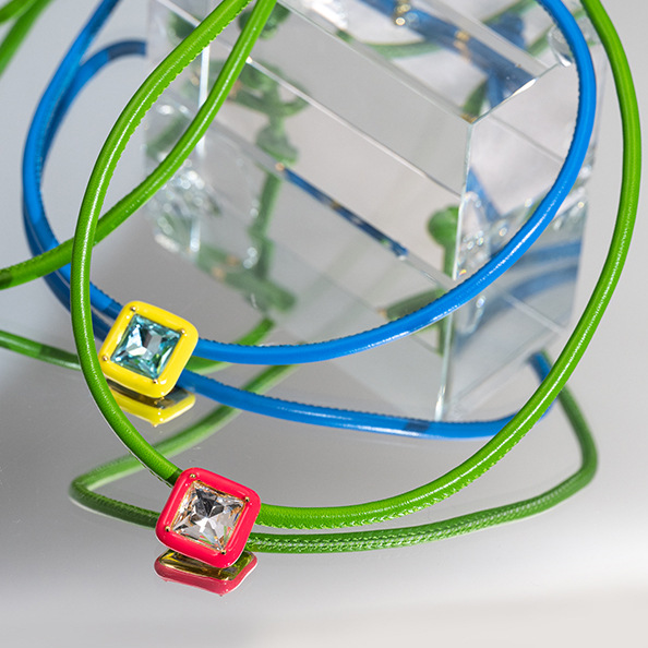 Title 3, Collana da donna in pelle con design geometrico...